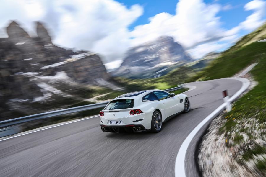  Ferrari GTC4Lusso 2016 года  (WW) (фото 10 из 58)